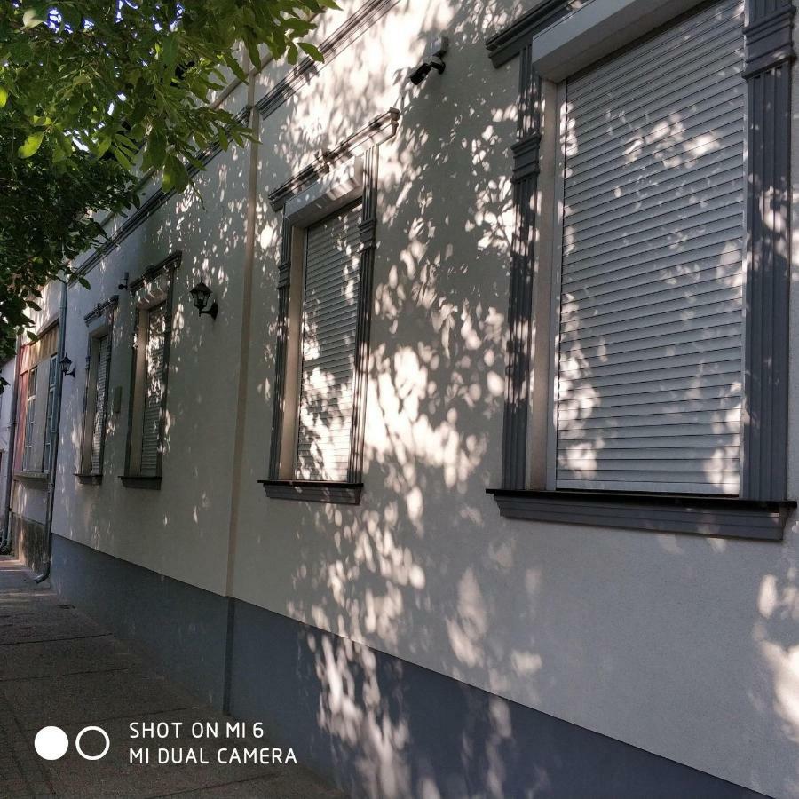 Belvarosi Apartmanszallo - Kiskunfélegyháza Exterior foto